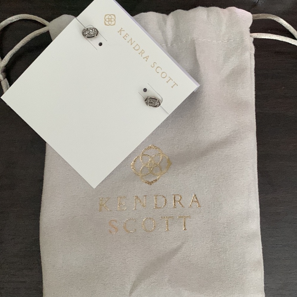 NWOT Kendra Scott Emilie stud silver earrings in platinum drusy